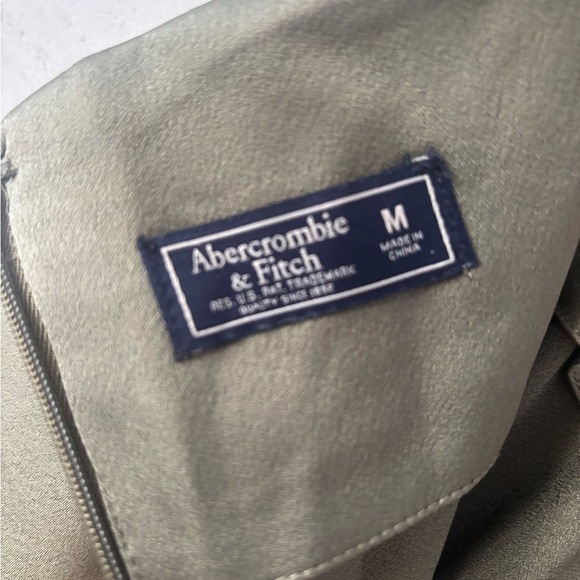 Abercrombie and Fitch  Olive Green Tie Belt Shorts in size medium - Picture 10 of 10
